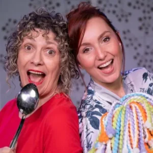 En Plot Point dos actrices de la obra musical