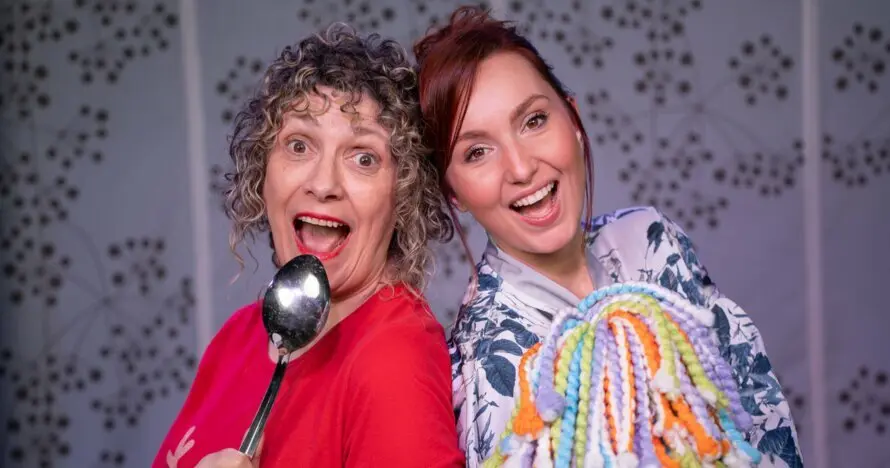 En Plot Point dos actrices de la obra musical